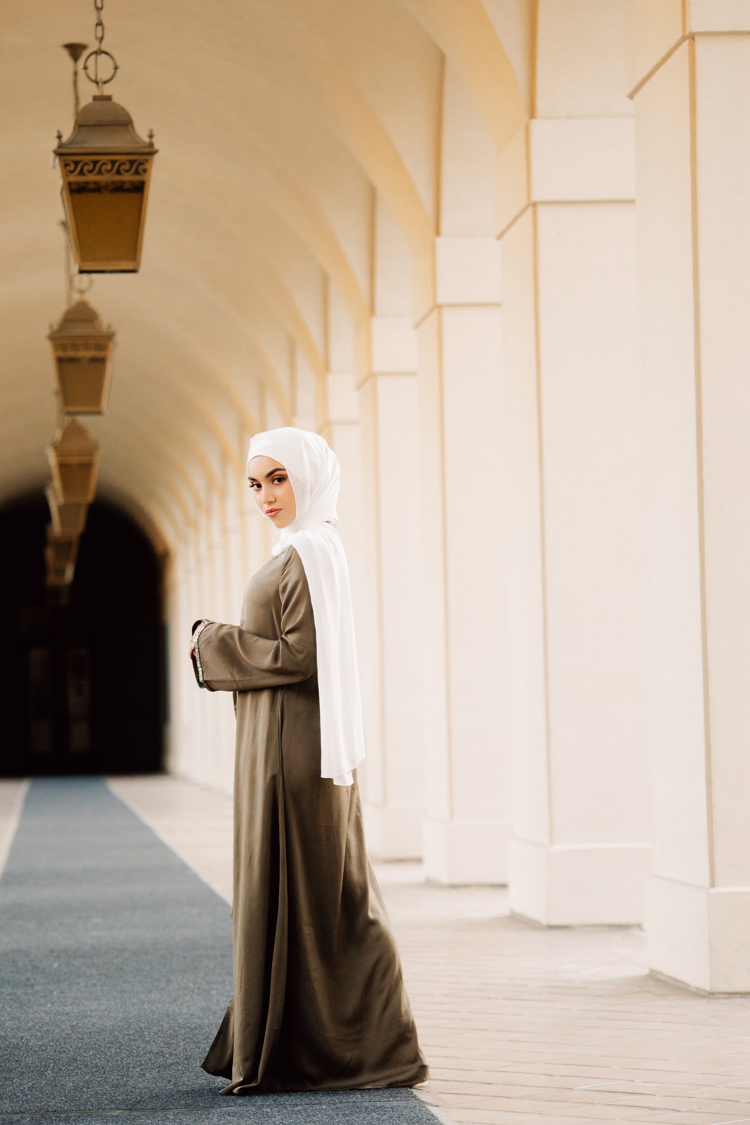 Aasiyah Abaya - Taupe Gray