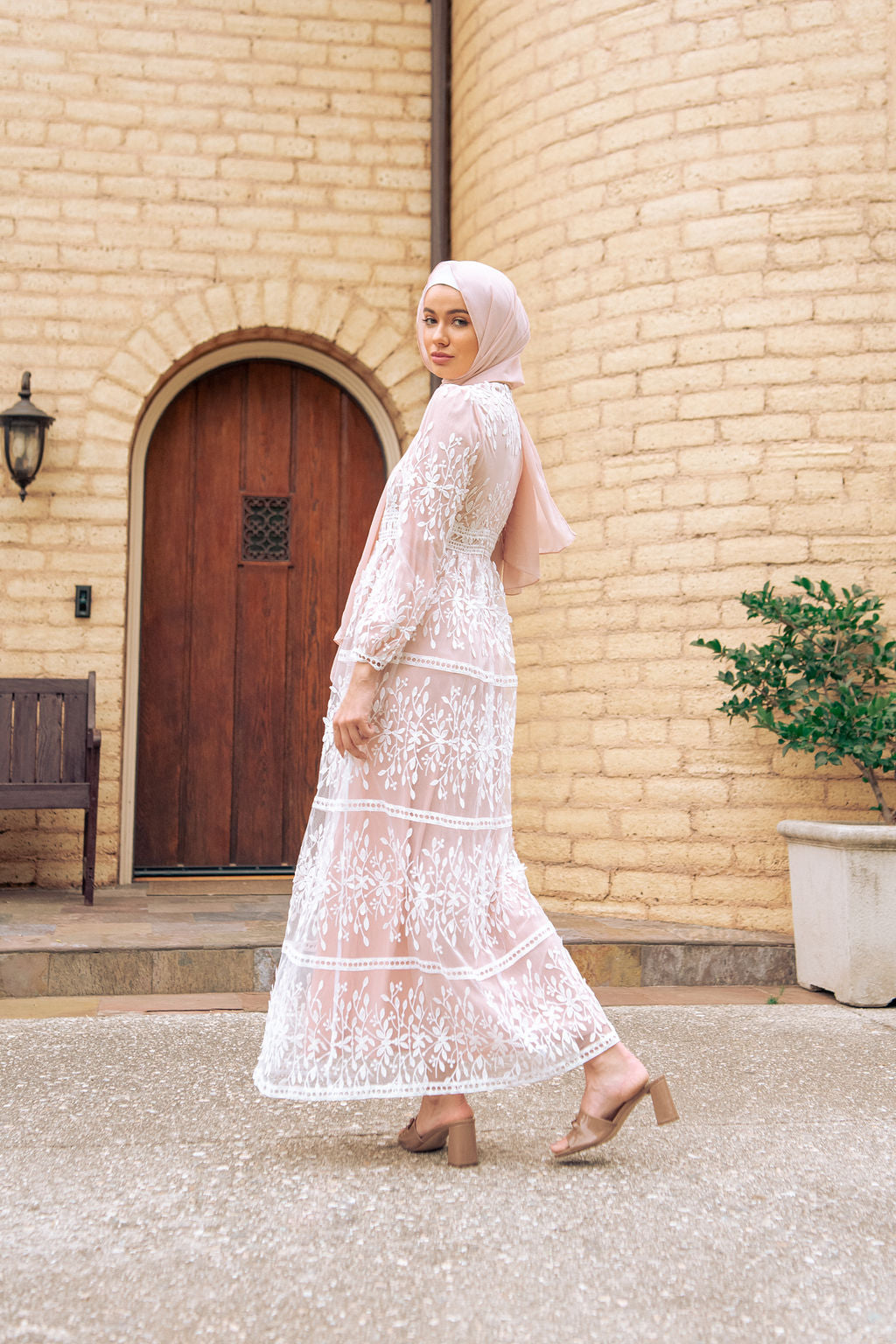 Avery Lace Maxi Dress - Kashmiri Chai