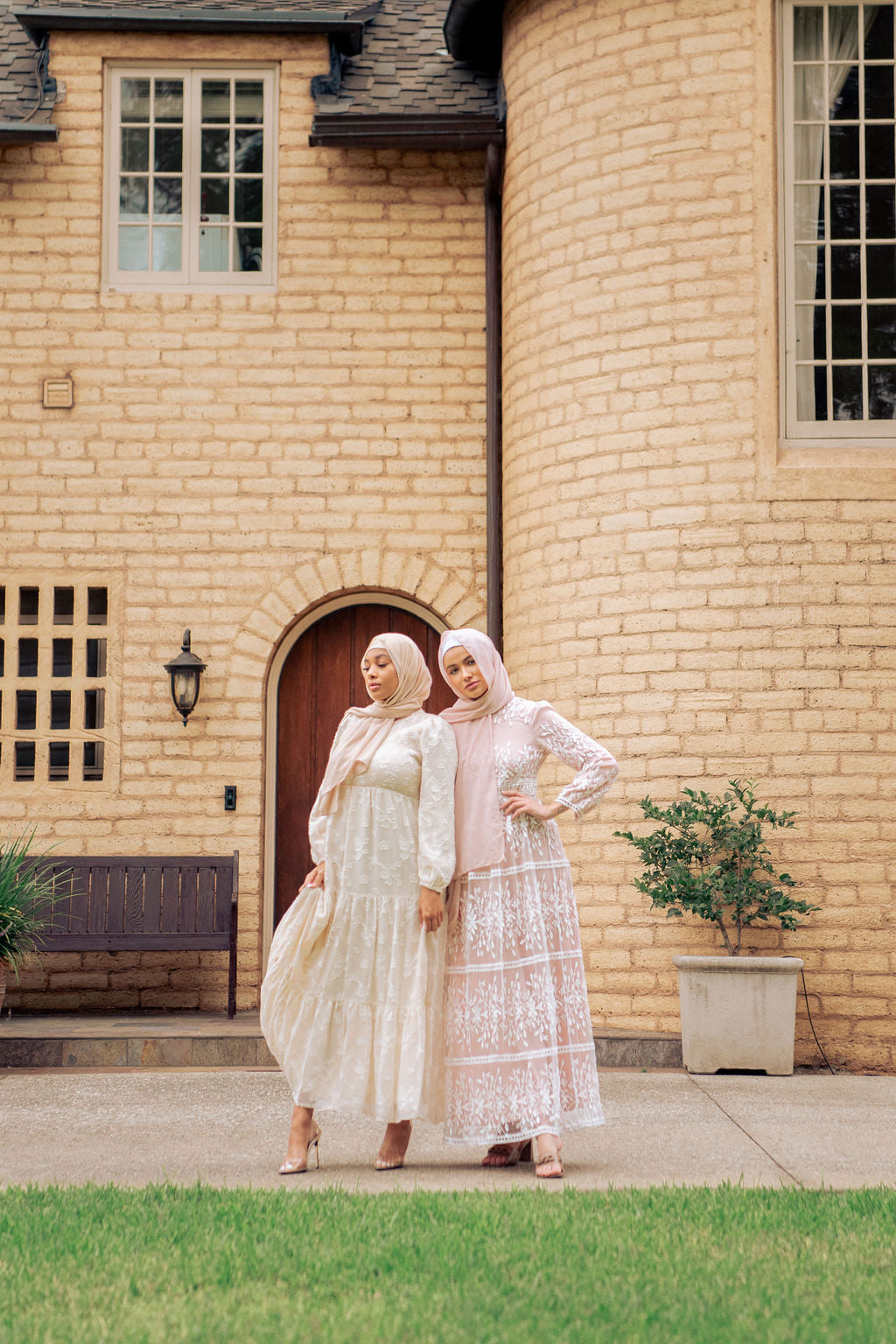 Avery Lace Maxi Dress - Kashmiri Chai