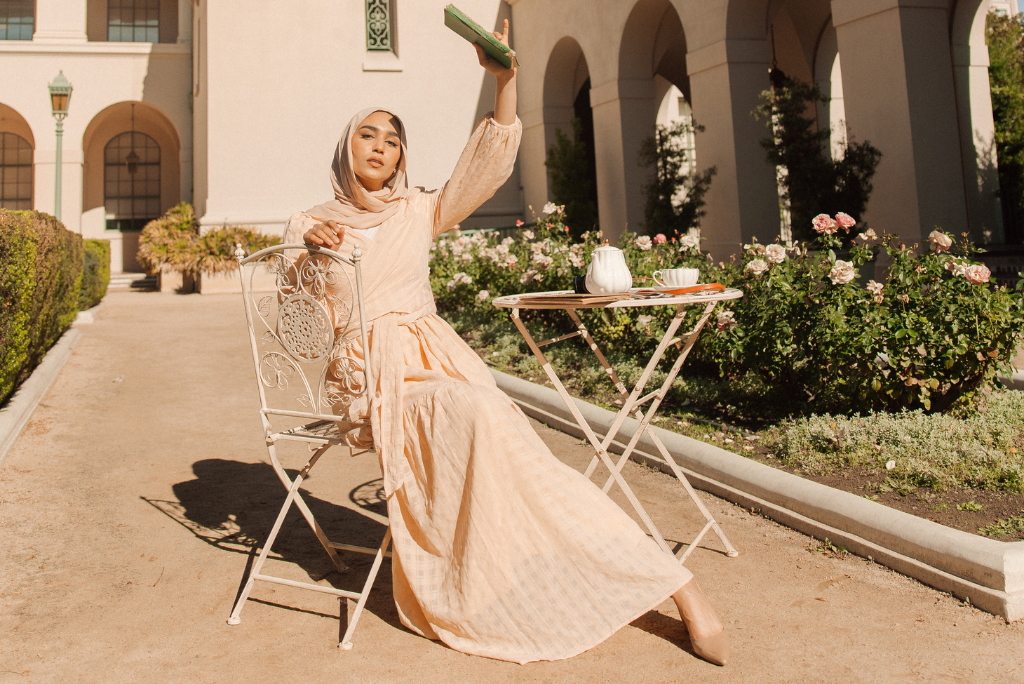 Abayas: How to Choose the Right Fabric and Fit